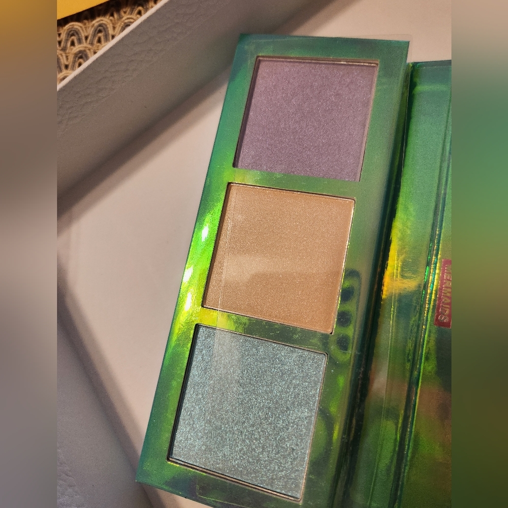 Lime Cime Mermaides Holographic Highlighter Palette